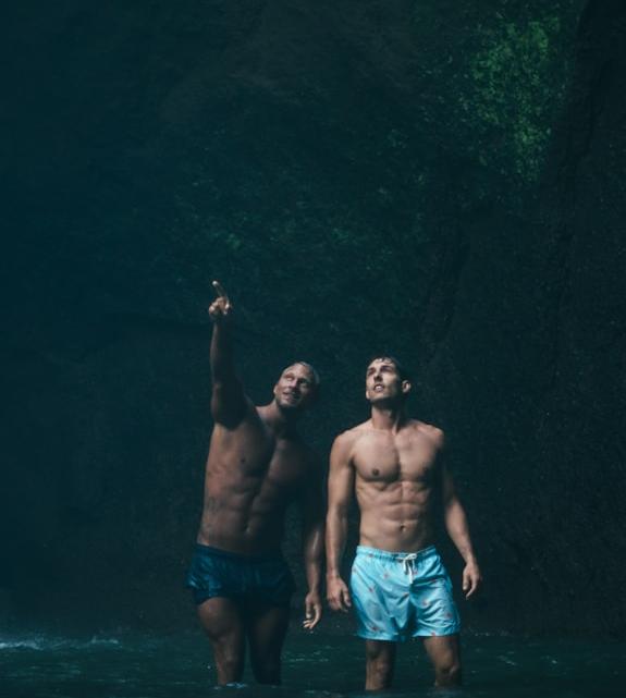 hommes musclés